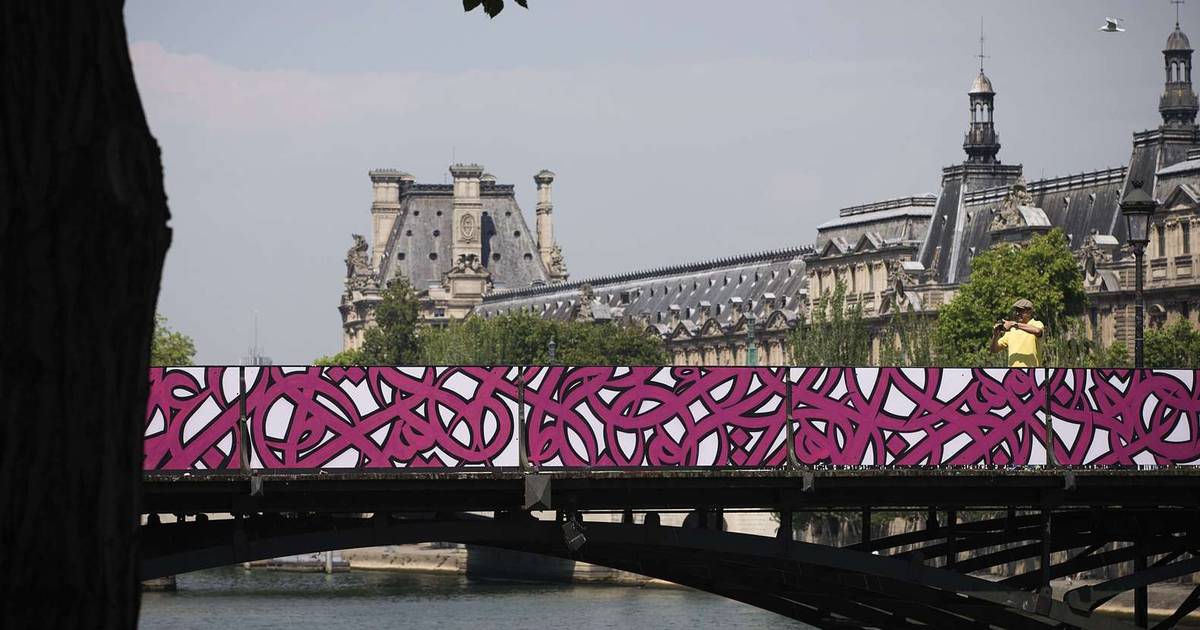Graffiti vervangt slotjes op Parijse Pont des Arts