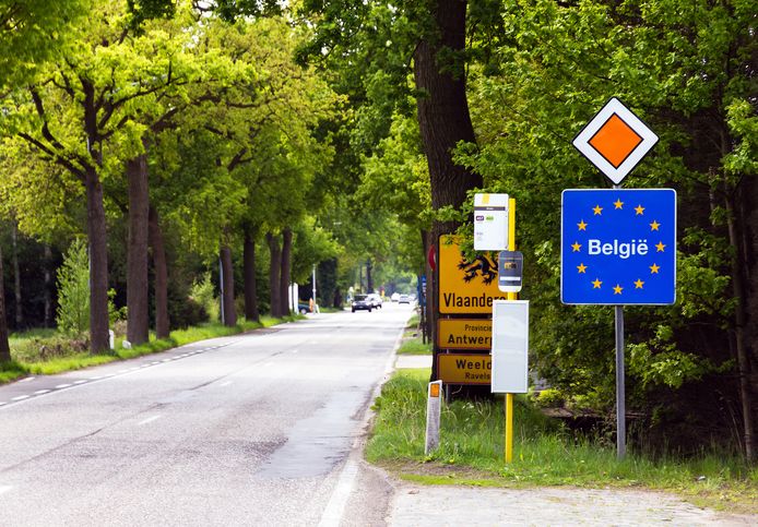 Sign to mark the border of Flanders (Vlaanderen), Belgium