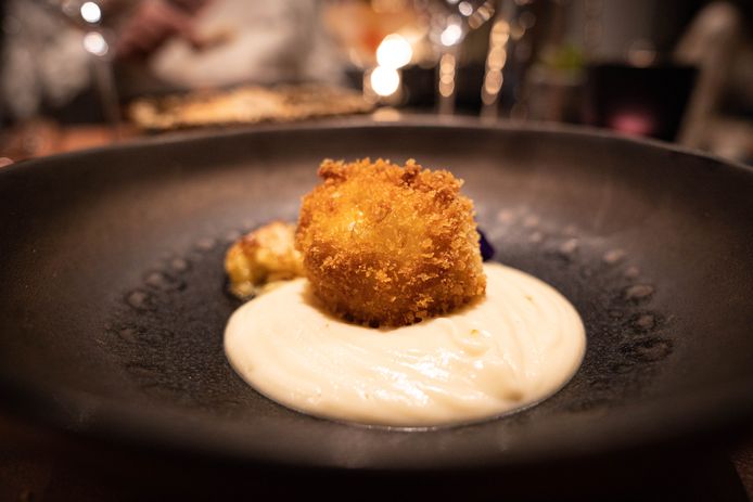 Velouté de chou-fleurs et son œuf bio pané. (L'Éveil des Saveurs, à Malmedy)