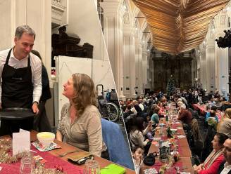 Premier Alexander De Croo ober van dienst in Gents sociaal restaurant: “Dit moet de mooiste kersttafel van het land zijn”
