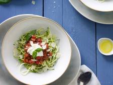 Wat Eten We Vandaag: Courgetti bolognese met burrata