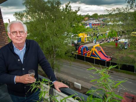 Bewoners nieuwbouwwijk in Apeldoorn kunnen bevrijdingsfestival vanaf balkon volgen: ‘Grappig, toch?’