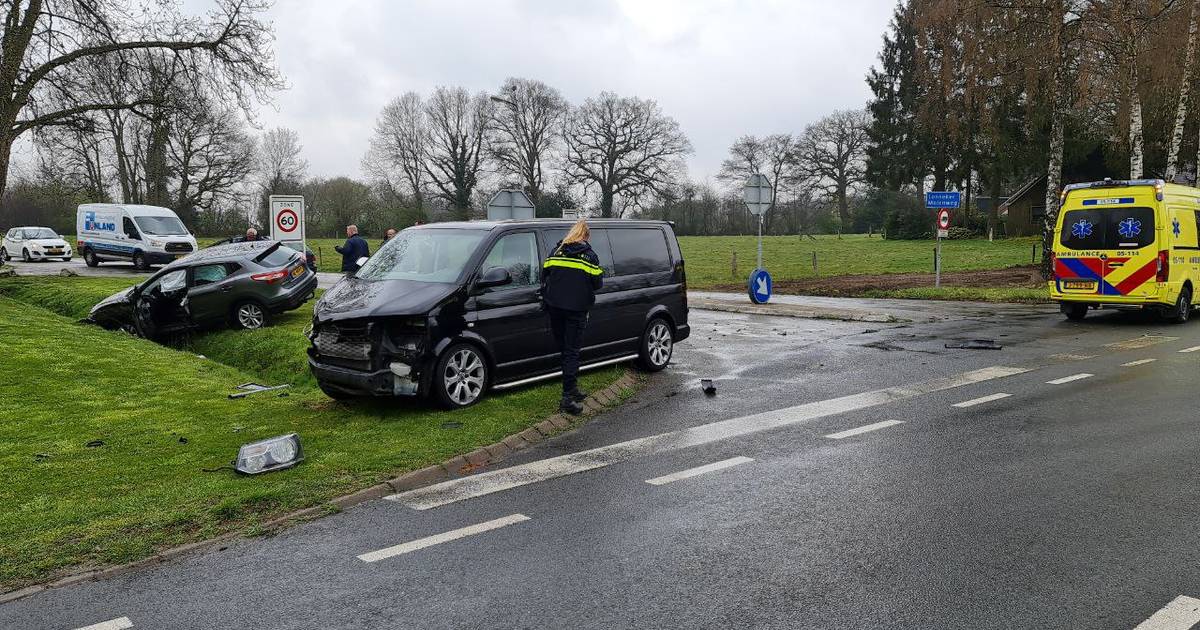 Aanrijding op Lossersestraat in Enschede, één persoon gewond.