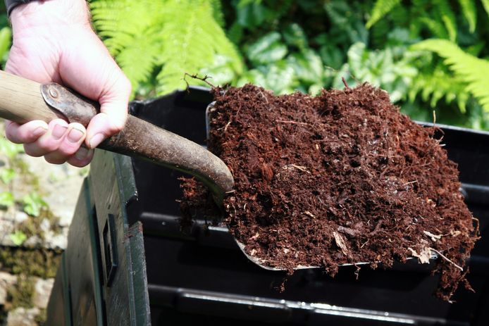 Compost afhalen bij gemeente Altena. 
Foto Getty Images