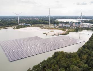 Grootste drijvende zonnepark in België is klaar: “17.250 panelen op een plas naast fabriek van Sibelco”