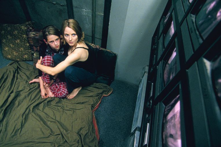 Kristen Stewart (links) en Jodie Foster in Panic Room. Beeld 