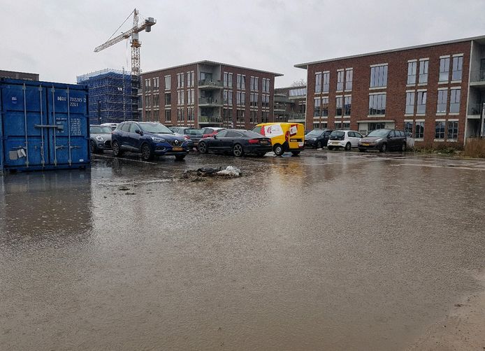 Het water kan niet weg op het KVL-terrein
