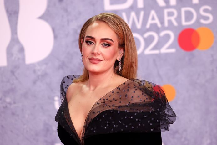 Adele Viert 34Ste Verjaardag: 