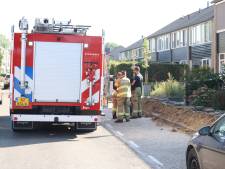 Gasleiding geraakt bij graafwerk in Velp, brandweer verricht metingen bij gaslekkage