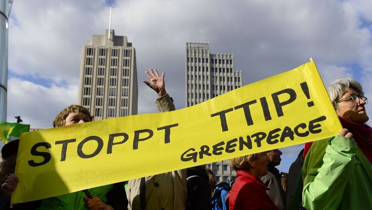 Een protest tegen TTIP in Berlijn op 18 april 2015. Beeld afp