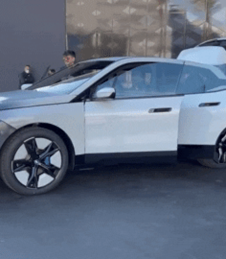 BMW dévoile un véhicule qui change de couleur en temps réel