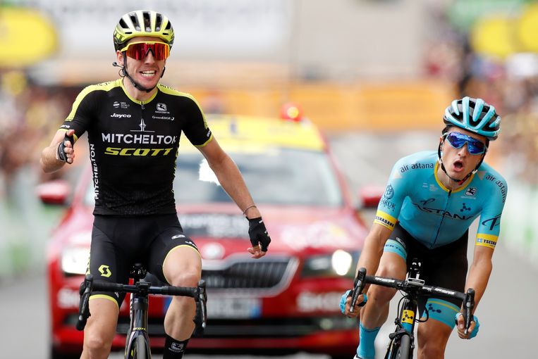 Simon Yates wint eerste Pyreneeënrit, favorieten houden ...