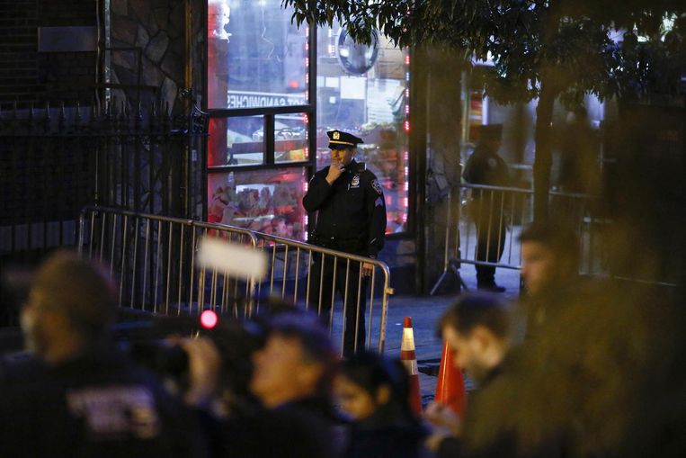 Een politieagent houdt de wacht in New York Beeld reuters