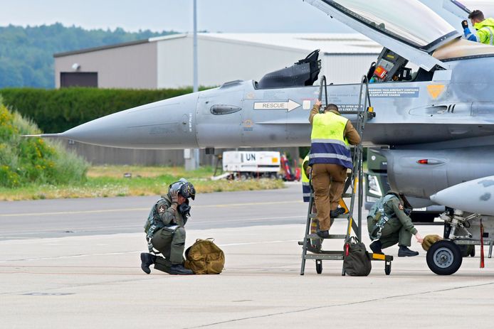 De twee Belgische F-16's onderschepten twee Russische gevechtsvliegtuigen die niet in contact stonden met de civiele luchtverkeersleiding