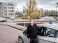 Rijschoolhouder Tonnie Zuur bij ovonde in Borne.