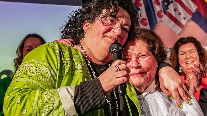 Trots en verbaasd ziet Nuala van der Plas (84) wat haar dochter teweegbrengt: ‘Ik ben soms wel bezorgd’