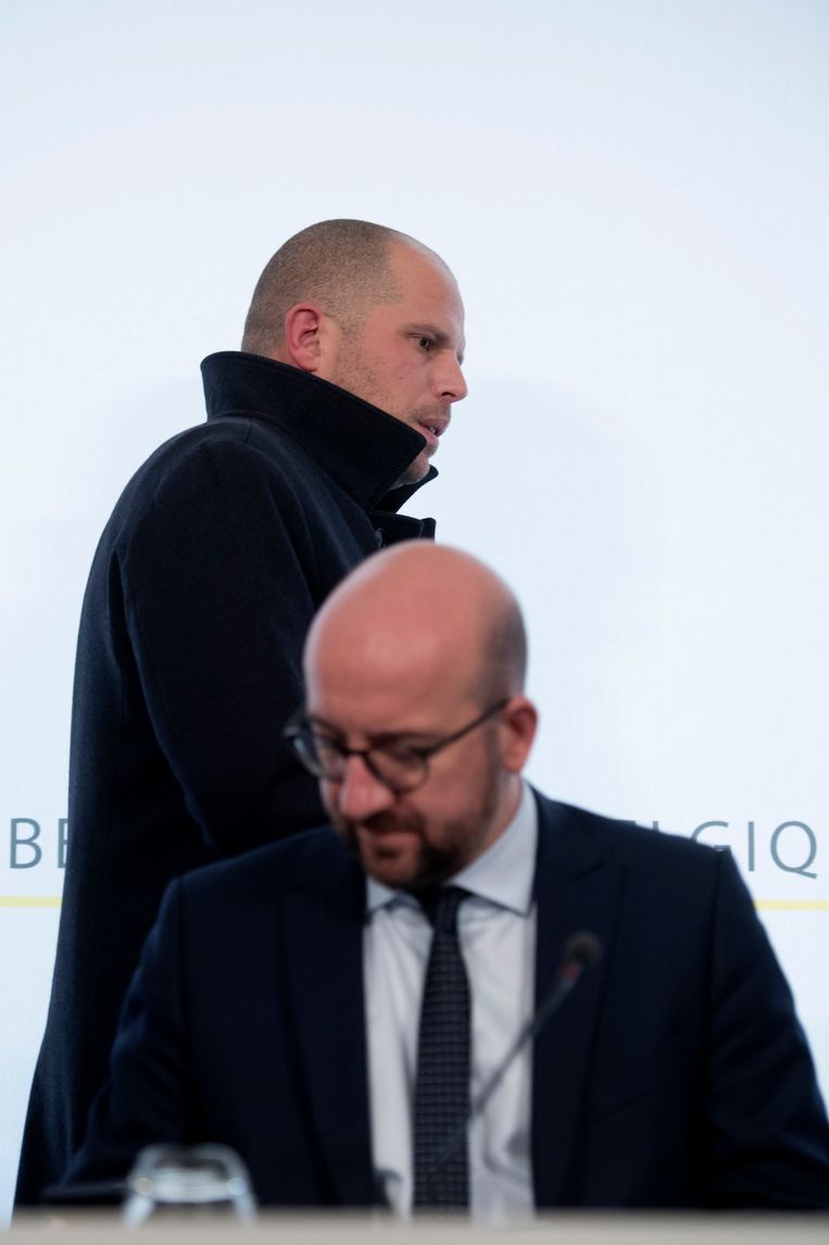 Theo Francken en premier Charles Michel. Beeld Photo News