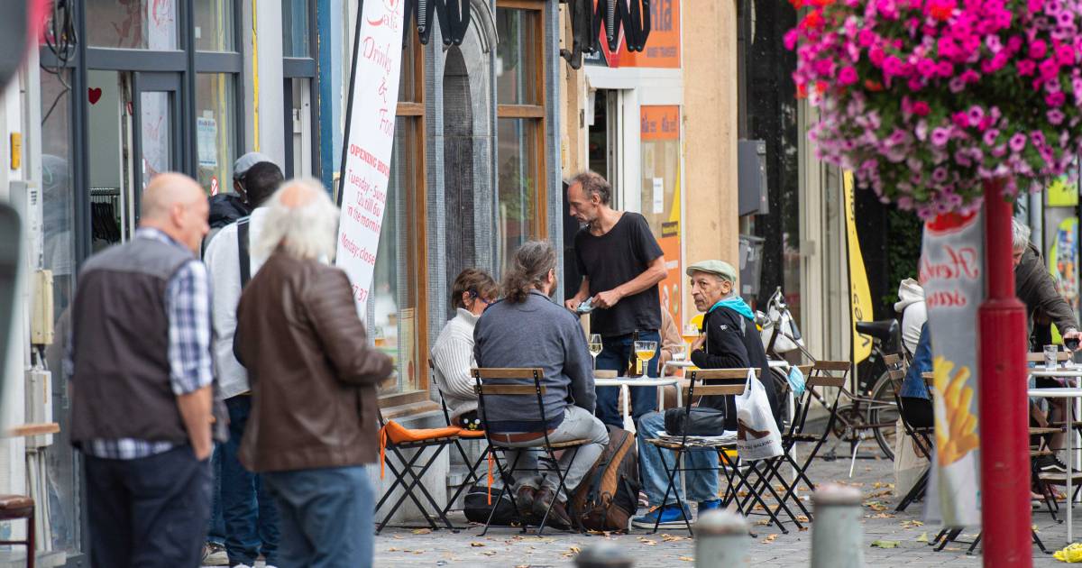 Il Belgio fa un passo attivo: quasi baciandosi e abbracciandosi di nuovo in gruppi di quattro |  Instagram