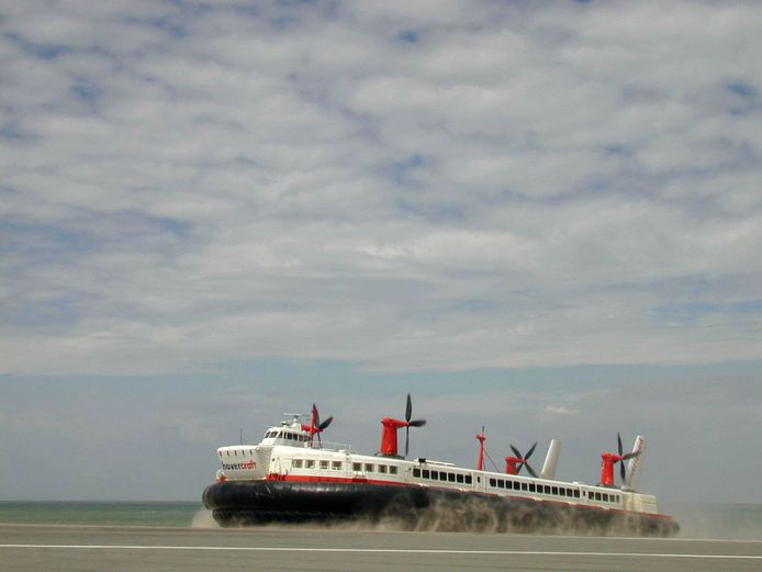 De hovercraft voer van 1981 tot 2005 tussen Calais en Dover.
