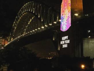 Sydney blundert met nieuwjaarswensen op groot scherm: “Gelukkig nieuwjaar 2018!"