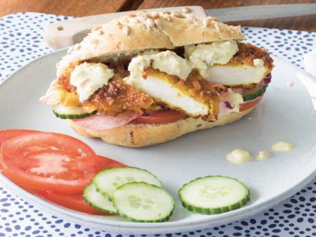 Wat Eten We Vandaag: Po’boys met krokante kip en koolsalade
