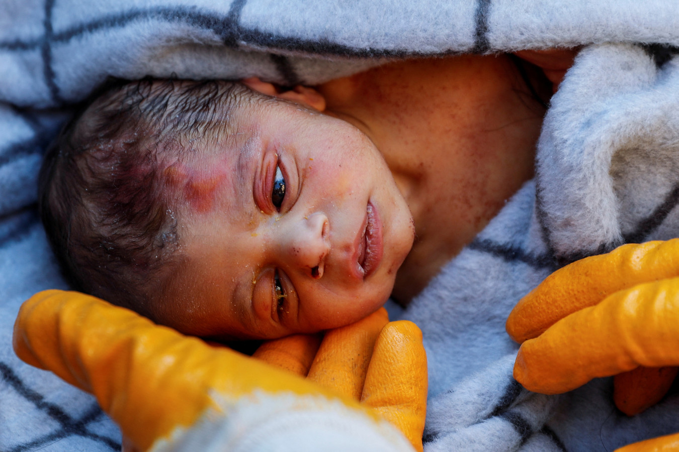Un bébé rescapé du séisme en Turquie.