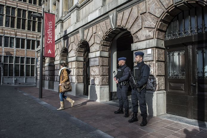 Daar Komen De Para S Antwerpen Hln Be