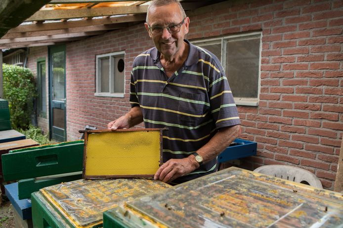 Bijenhouder Jan Alferink: ,,Ik heb gewoon veel met bijen en met de natuur.''