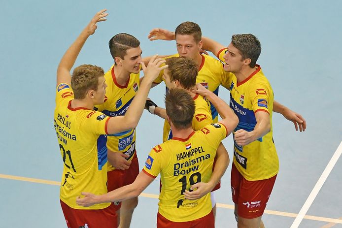 Bij de hervatting van de eredivisie viel er direct weer wat te juichen voor Dynamo, dat nieuwkomer Numidia Topvolleybal Limburg met 3-0 de baas was.