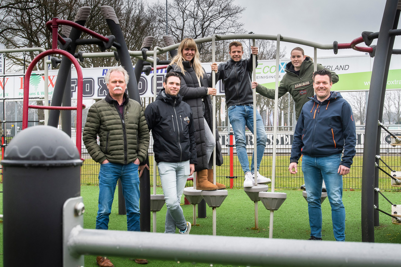 V.l.n.r.: Tom van Veen (CVV Sparta), Leroy Veldhuis (Alifa), Luna Beukert, Rick Timmermans, Frederike Geerts (studenten) en Jan Willem Leidekker (docent)