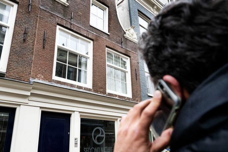 Even bellen met de omwonende die leegstand heeft gemeld: wat heeft hij precies gemerkt? Beeld Olaf Kraak
