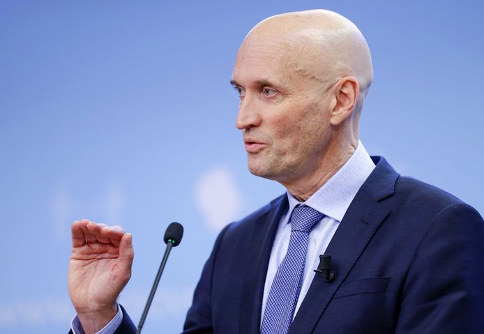 Minister Ernst Kuipers (Volksgezondheid, Welzijn en Sport) tijdens een coronapersconferentie.