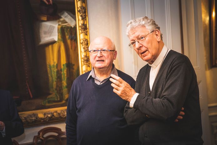 De nieuwe en de bijna-ex-bisschop van Gent, Lode Van Hecke (links) en Luc Van Looy.