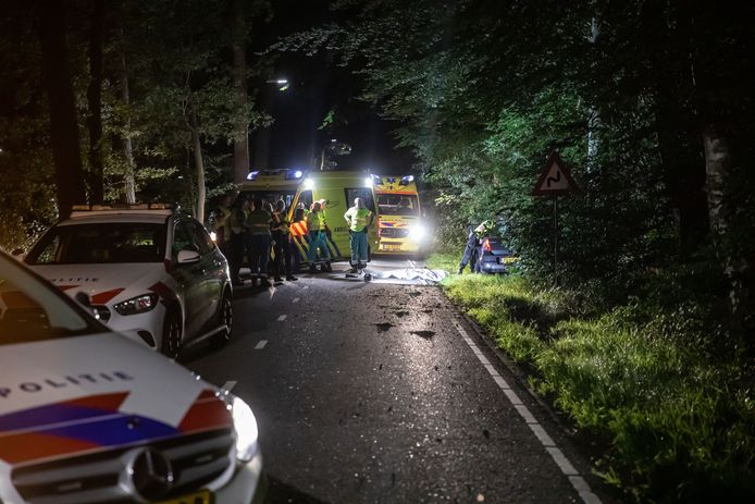 Een persoon uit Hilversum kwam om het leven bij het eenzijdige auto-ongeluk in Baarn.