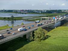 Twentesupporters bij Deventer bekogeld met keien: ‘De bus is aangevallen door een paar ongekende leeghoofden’ 