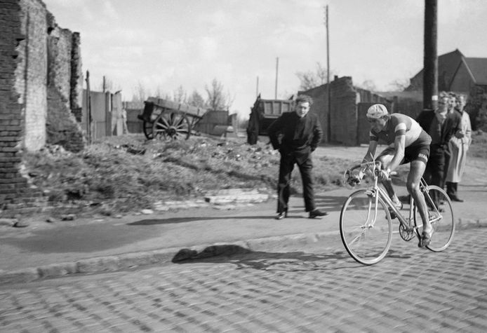 Fausto Coppi in Parijs-Roubaix in 1950.