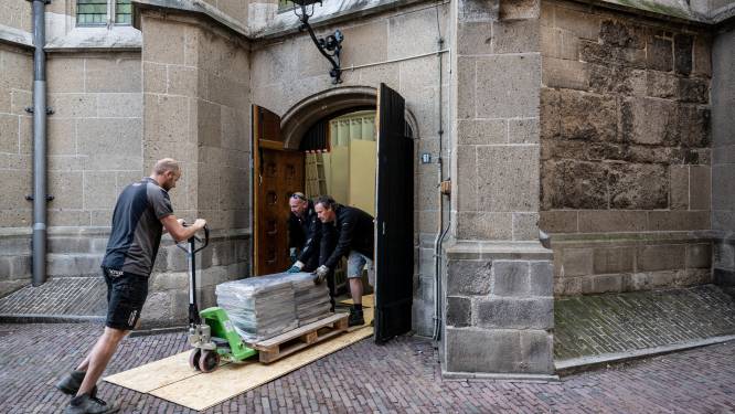 Deel Stevenskerk verlaat Nijmegen: honderden stukjes van iconisch gebouw op transport naar Millingen