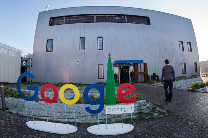 Google's enorme datacenter in de Groningse Eemshaven, officieel cloudregio Europe-West 4 genoemd. Hier worden de medische data van honderdduizenden Nederlandse patiënten opgeslagen.