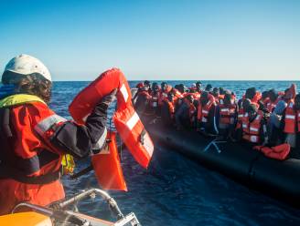 Duits hulpschip Sea-Watch pikt 119 migranten op bij drie reddingen op zee