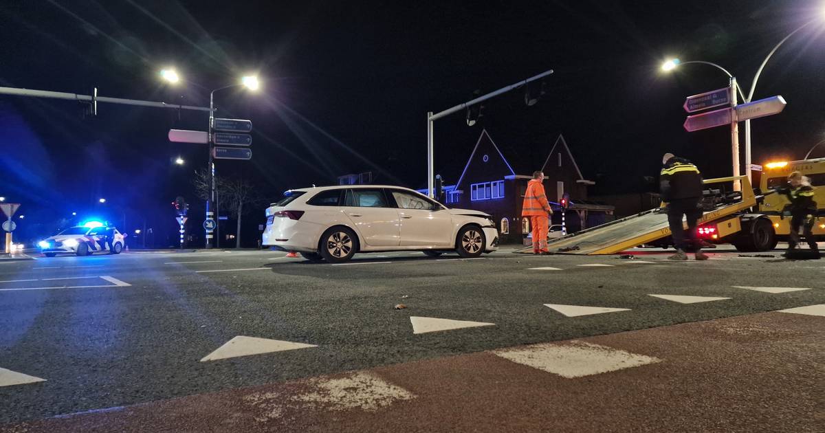 Twee personen gewond bij aanrijding op Bornsestraat in Hengelo.