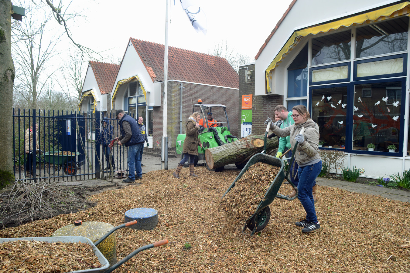 Schoolstaking goed voor metamorfose plein Jan Wouter Foto pzc.nl