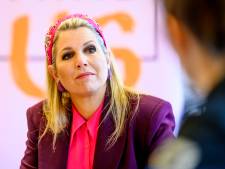 Moeders van twee prinsessen plaatsen zich met kledingkeuze bewust op de achtergrond