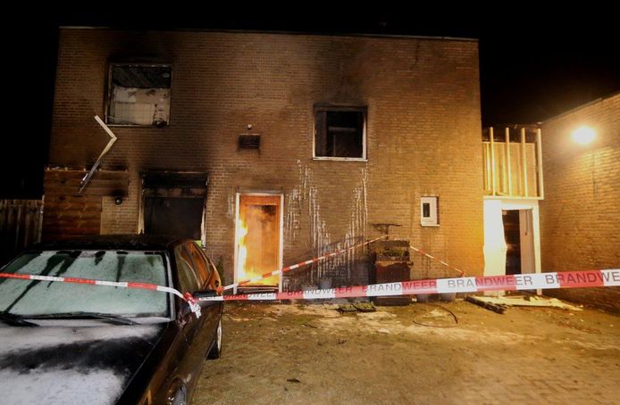 De woning is totaal verwoest door de brand.