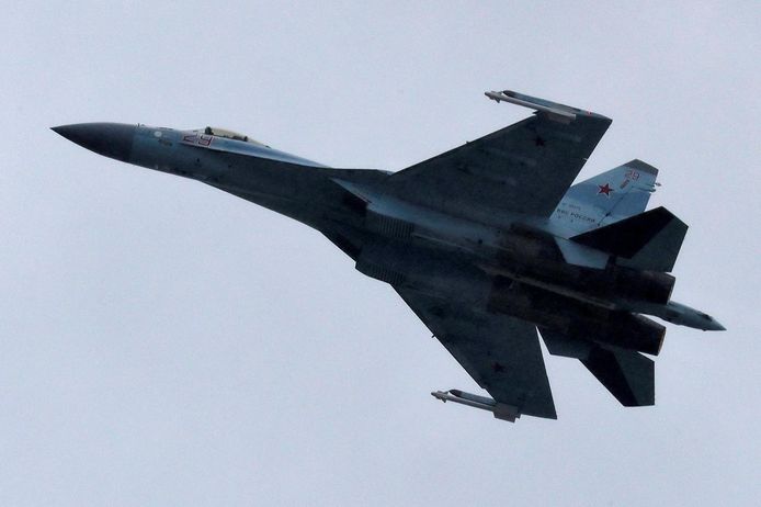 Het Poolse vliegtuig werd onderschept door een Russisch Sukhoi Su-35-gevechtsvliegtuig.