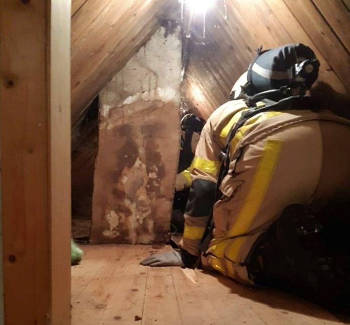 In Beekbergen is het rookkanaal geinspecteerd. Dat bleek wel een onderhoudsbeurt te kunnen gebruiken.