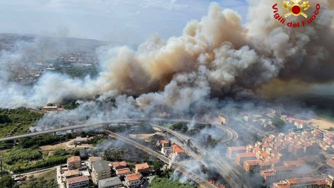 Bosbrand Italië: evacuatie 400 inwoners en toeristen