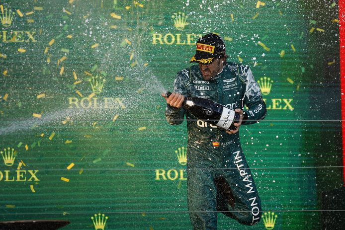 Fernando Alonso viert zijn derde plaats in de GP van Australië