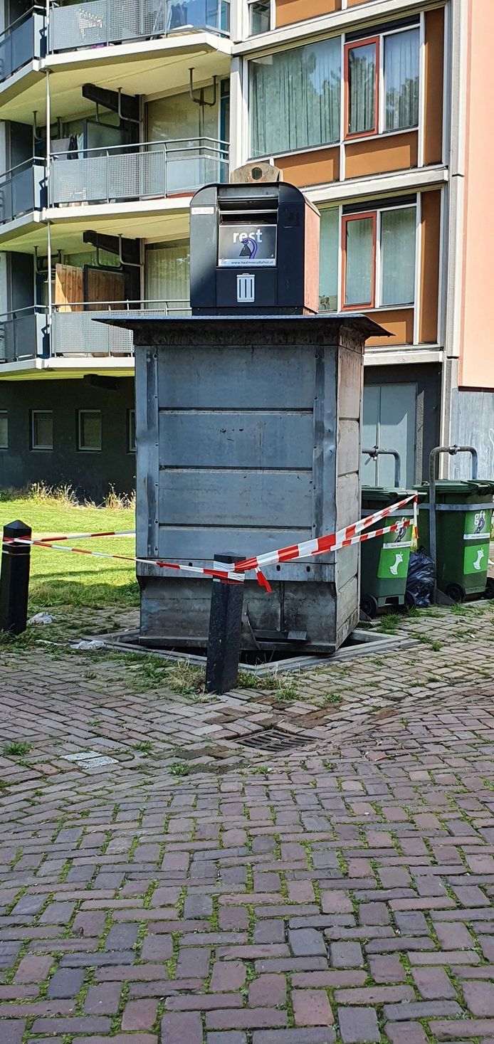 De bewuste container aan de Mozartlaan in Maassluis.