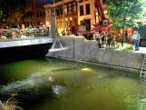 Brandweer rukt uit voor deelscooter in water langs Zuidwal