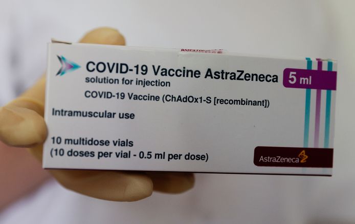 Huisartsen en GGD's krijgen extra voorraden van het AstraZeneca-vaccin zodat zij hun patiënten eerder de tweede prik kunnen geven.